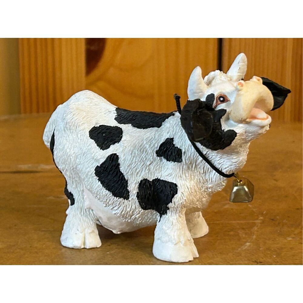 Vintage Miniature Country Cow Figurine (8180)